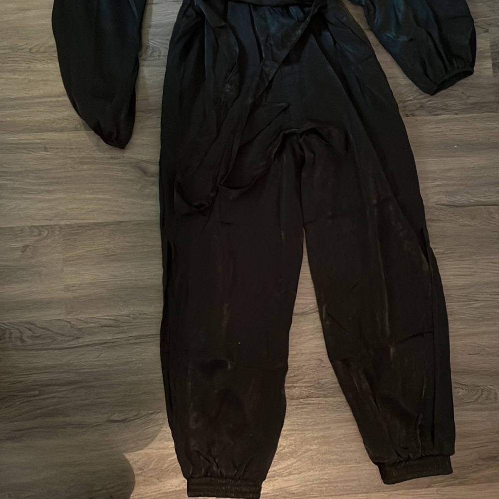 Brand new velvet jumpsuit - Picture 9 of 9